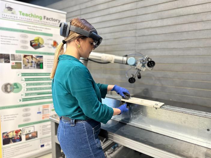 Towards Digital Transformation: SMARTHANDLE EU project Industrial pilots